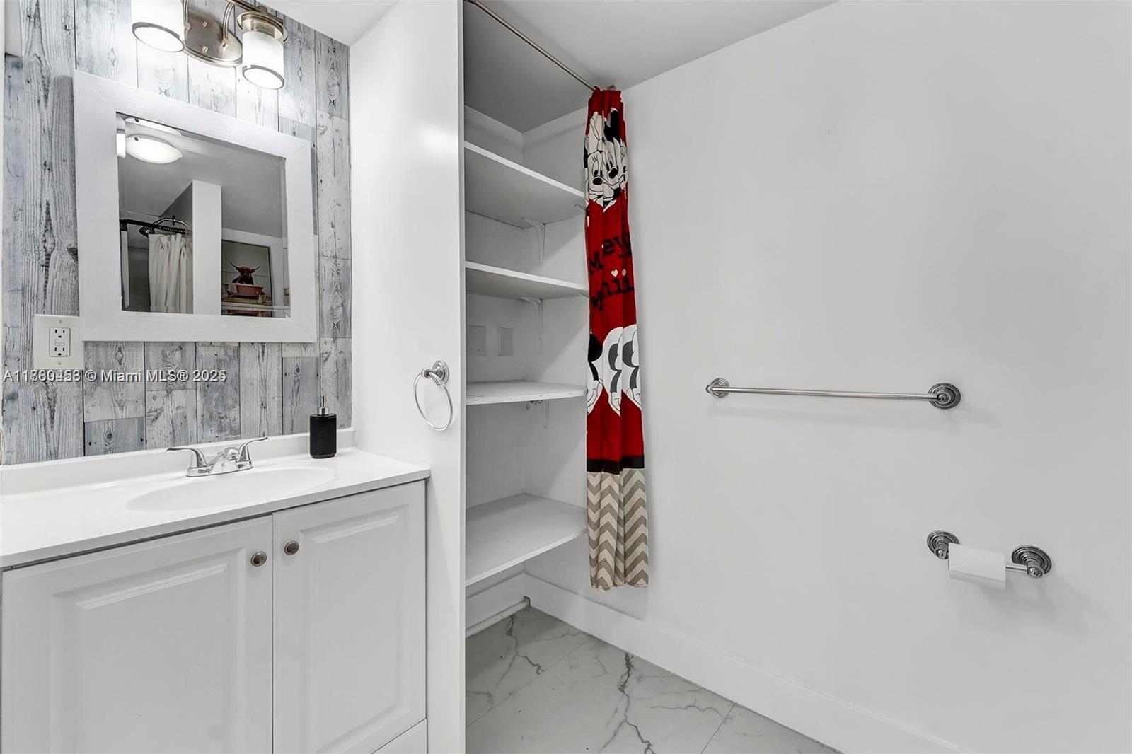 COLLIER MANOR FIRST ADD - Residential Lease