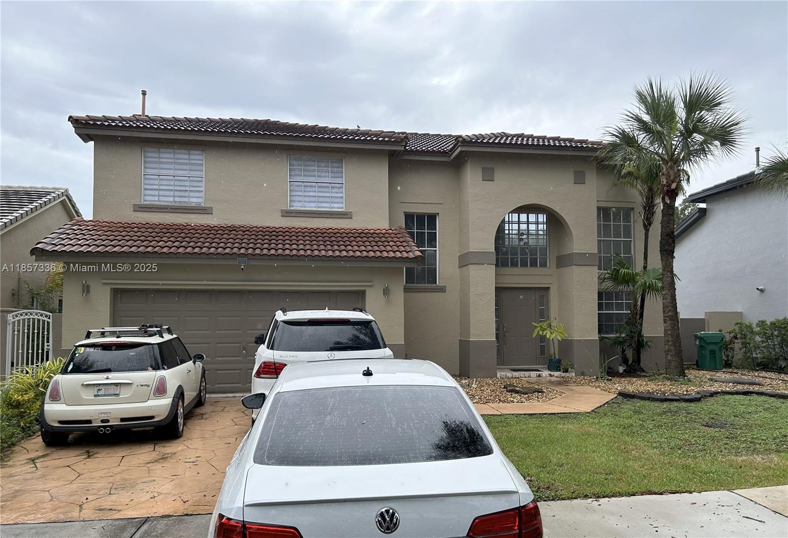 Spacious 3/2.5 single family located on gated community. Two car-garage. Large terrace and backyard. Room for pool. HOA includes gated security, front yard lawn maintenance, high speed internet and cable. Tree lined street.