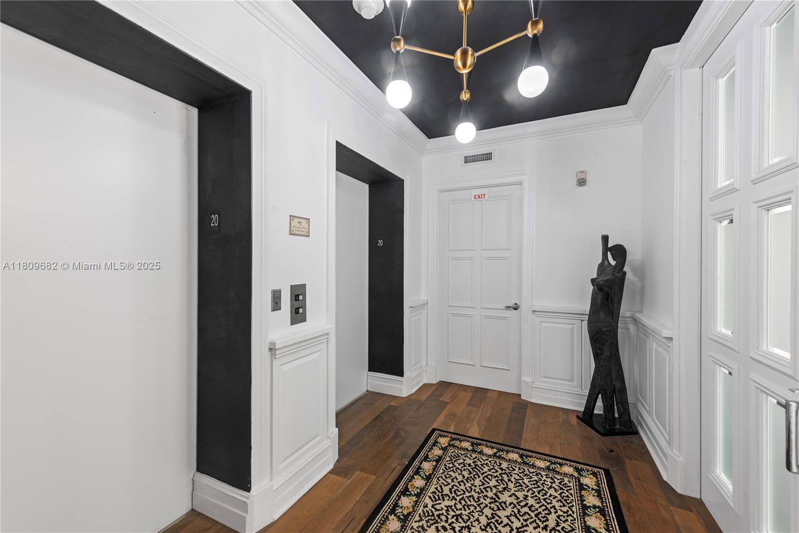 20201 E Country Club Dr 2005