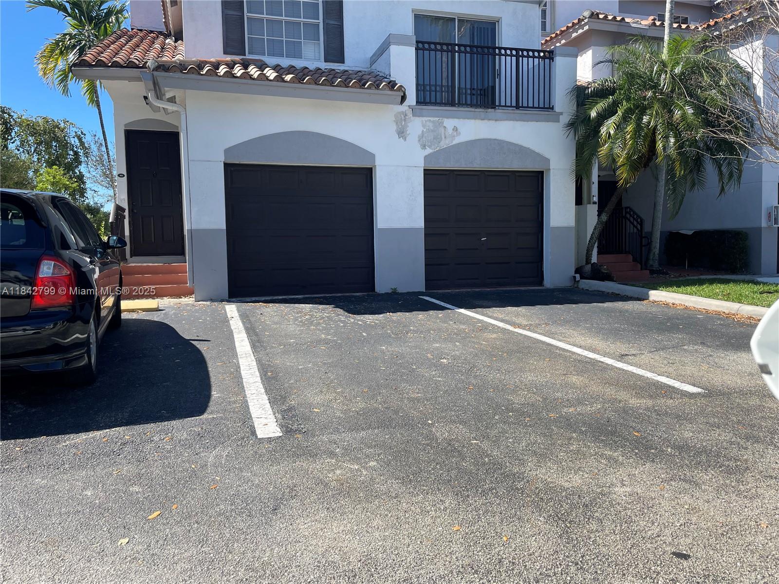 Excellent Location, Weston schools, spacious townhome, park and shopping close by. Nice and small community located in the Sunrise, border line with the city of weston, easy and fast access to all Highways, I-75, 595, minutes to the Fort Lauderdale airport, I-95 and Turnpike.
This is the biggest layout in the community 1405 sq ft with 3 bedrooms and 3 full bathroom, kitchen, full size washer and dryer, community offers pool and exercise room. Ideal for a first time home buyer, Property needs love, can move and make the updates and improvements for you. One parking assigned only, best price per square feet. Great for investors, can rent immediately.