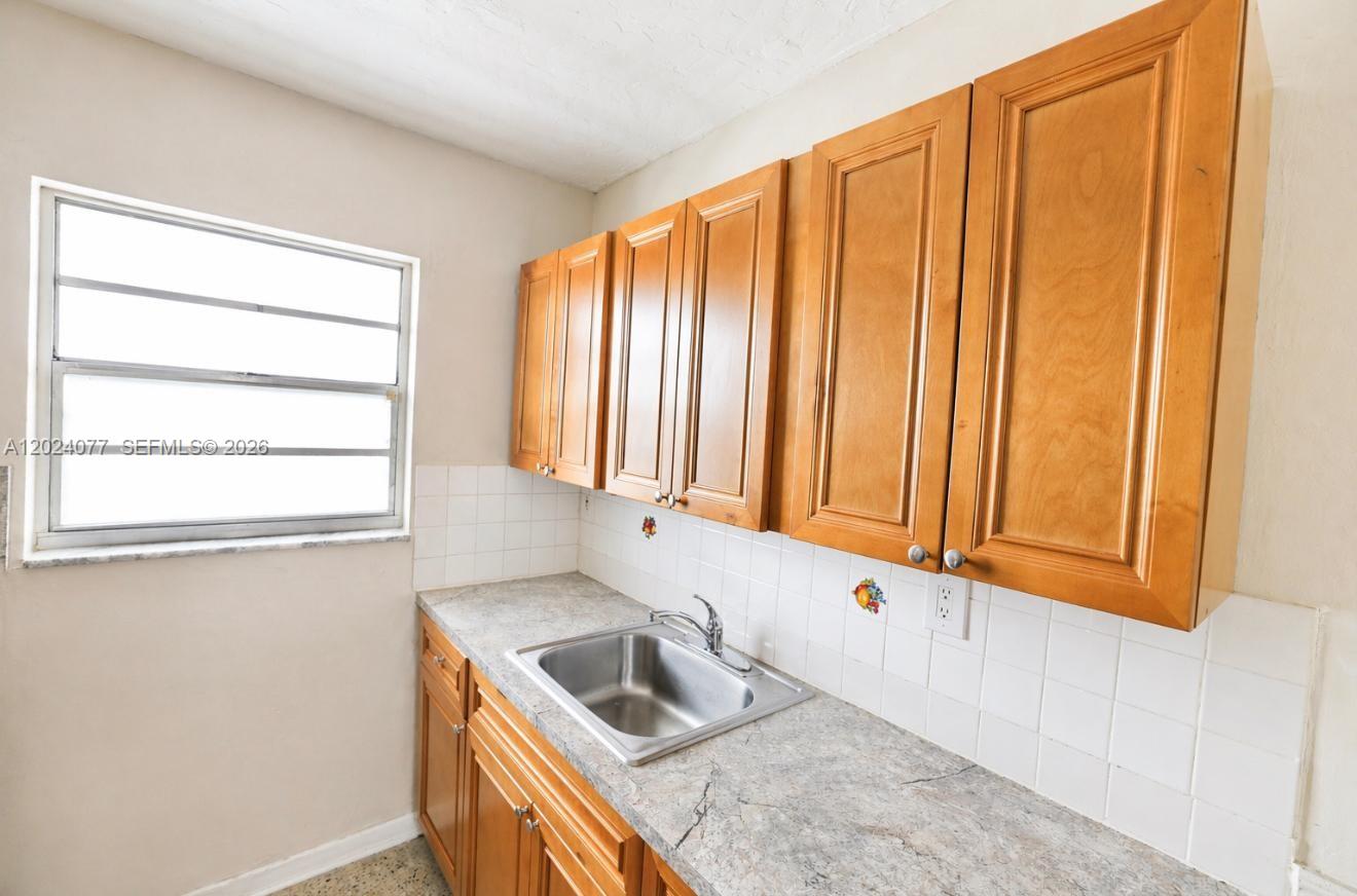 LEAH MANOR - Residential Lease