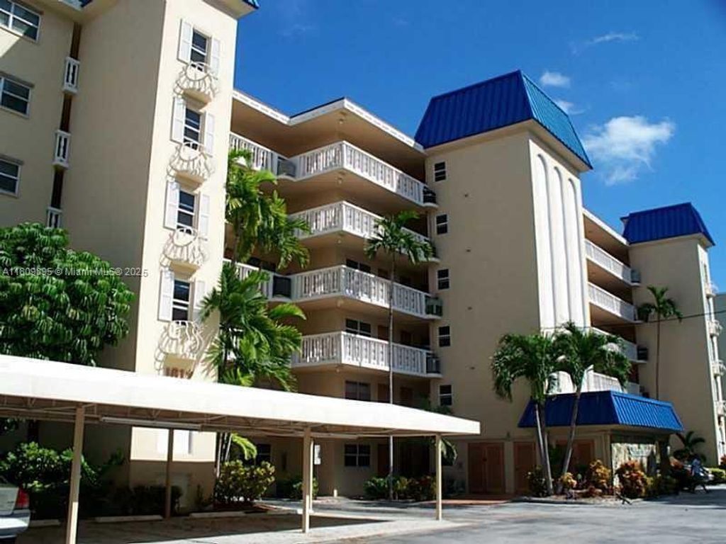 Photo of 1617 SE 15th St #504, Fort Lauderdale, FL 33316 (MLS # A11809895)