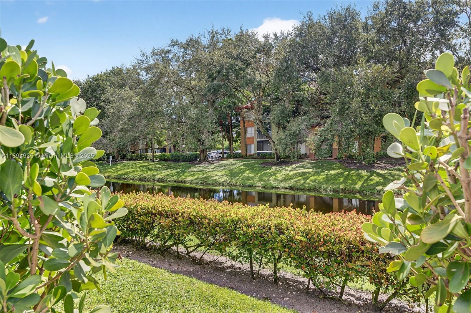 EAGLES NEST TOWNHOMES CON - Residential