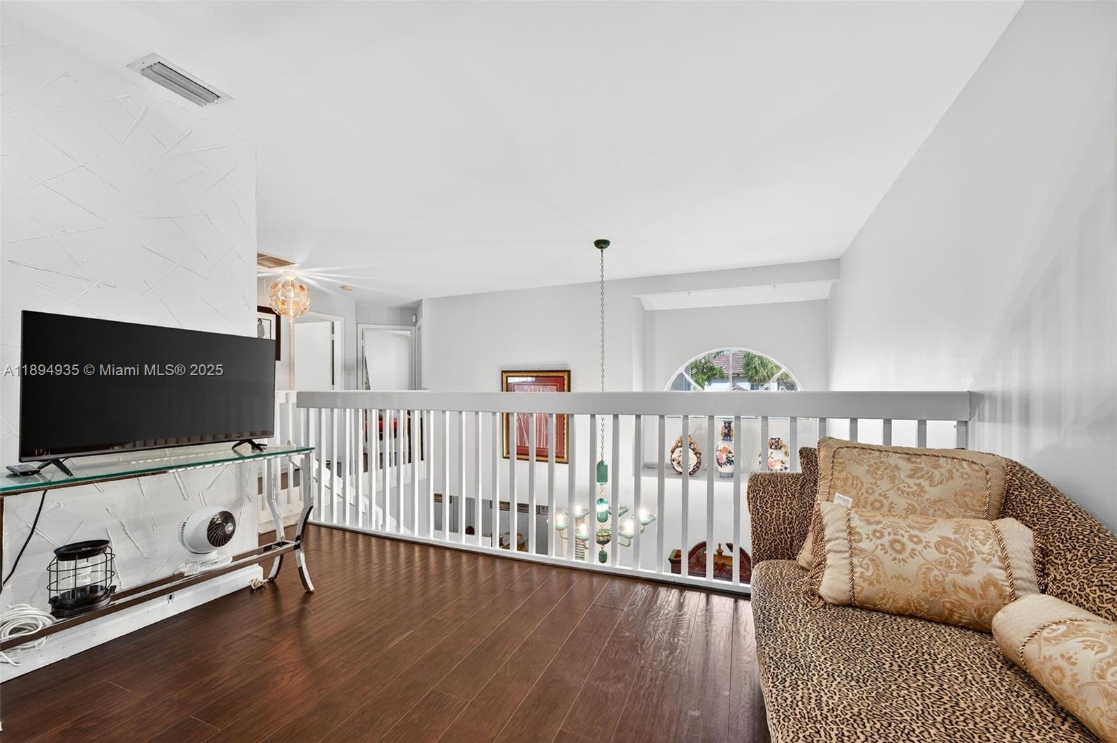 EAGLES NEST TOWNHOMES CON - Residential