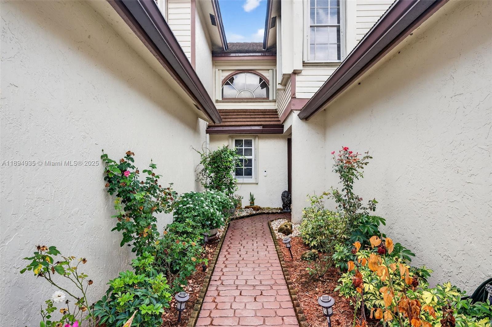 EAGLES NEST TOWNHOMES CON - Residential