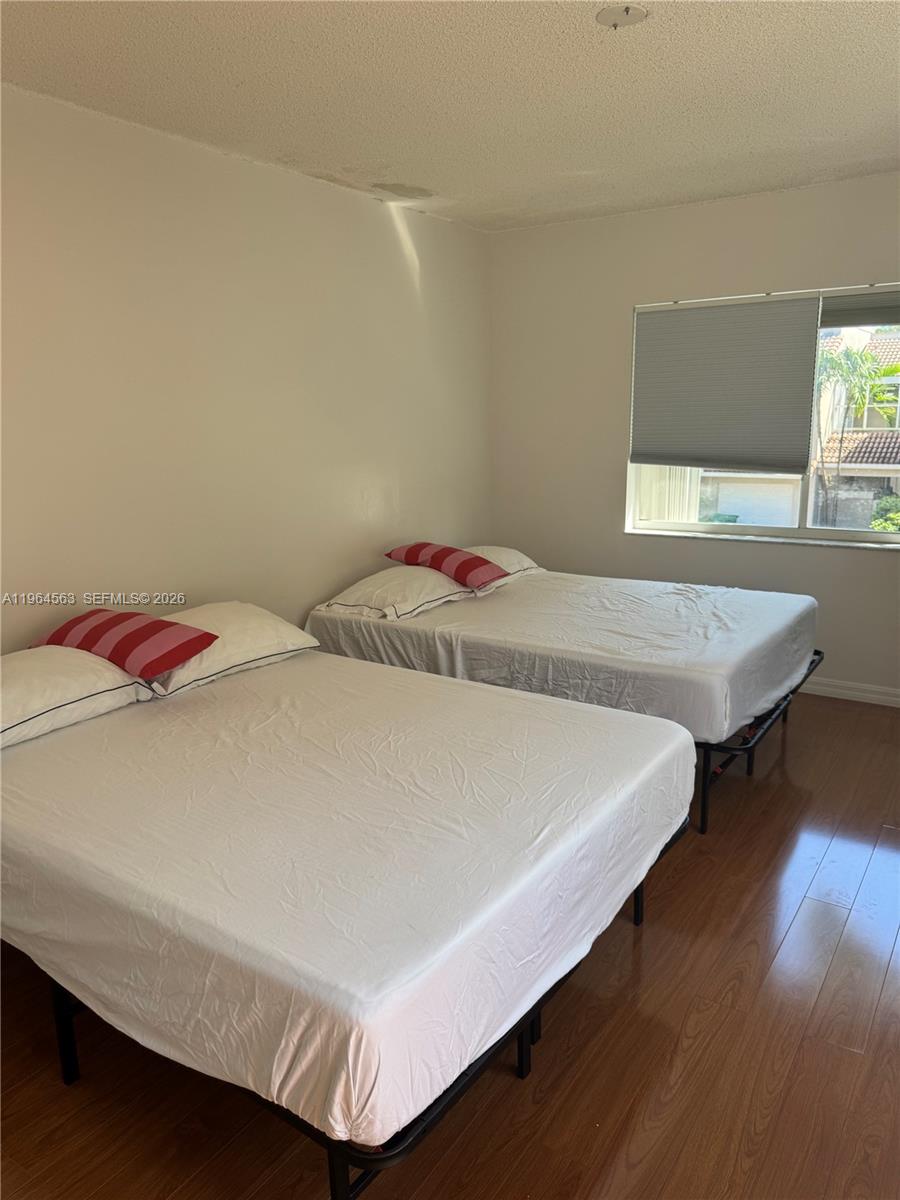 DORAL GREENS - Residential