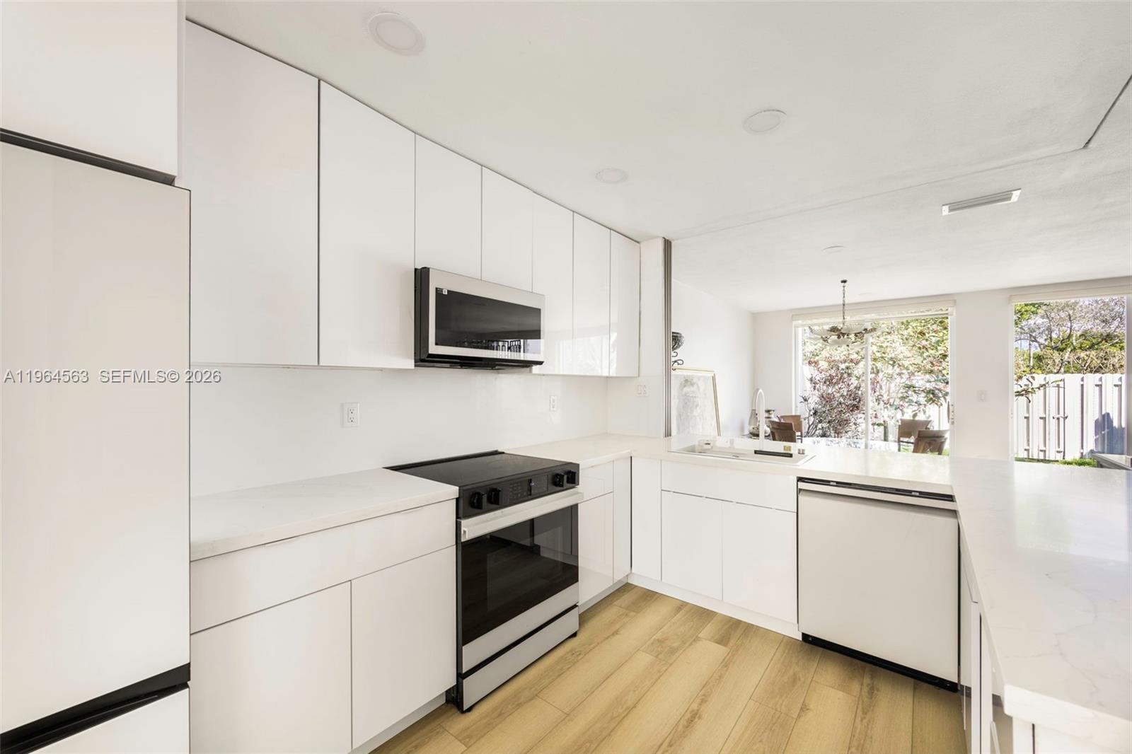 DORAL GREENS - Residential