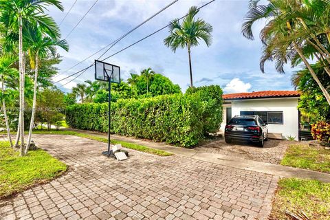 Tiny photo for 10450 NE 5th Ave, Miami Shores, FL 33138 (MLS # A11977054)