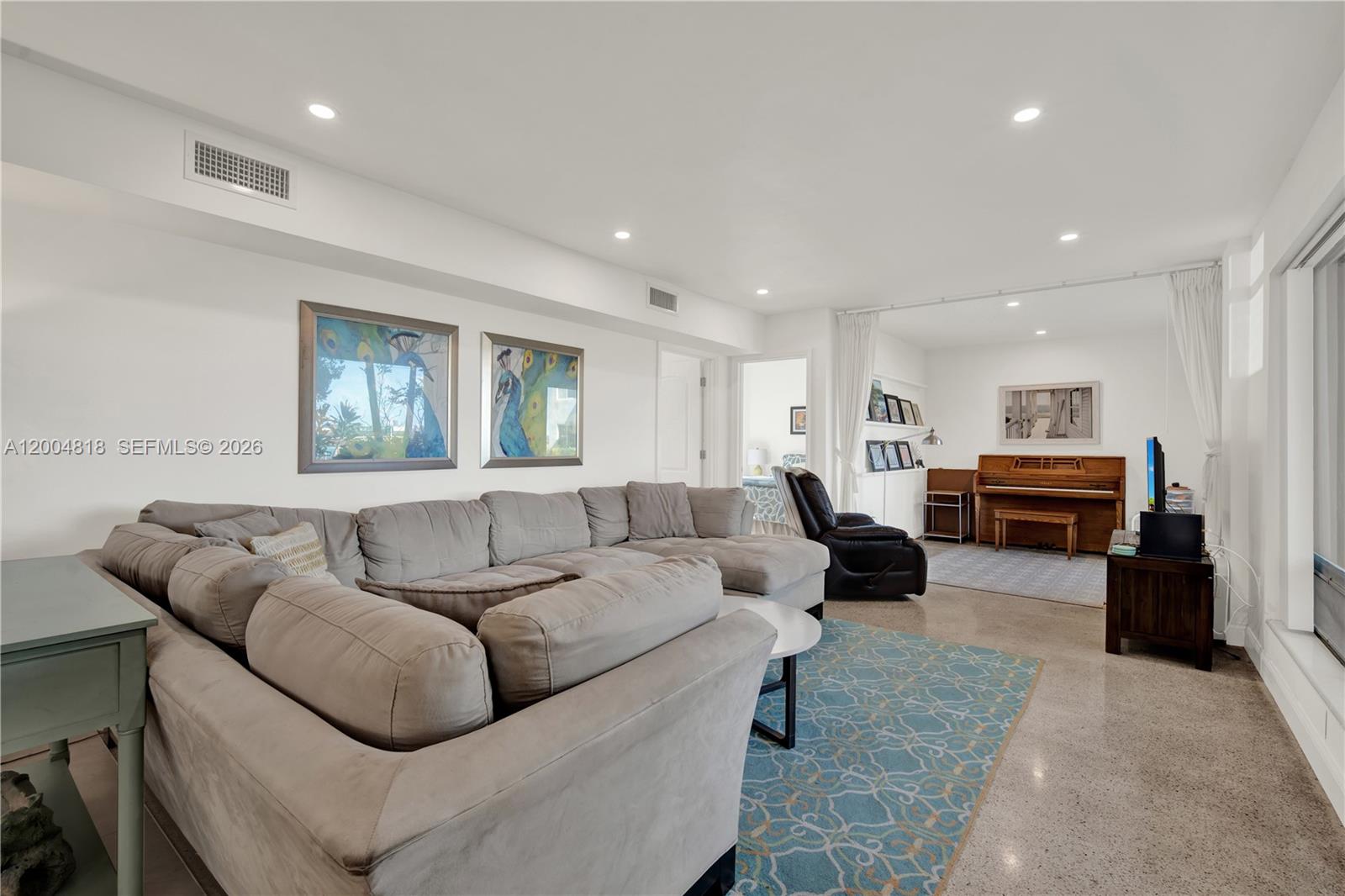 HARBOR ISLAND - Residential Lease