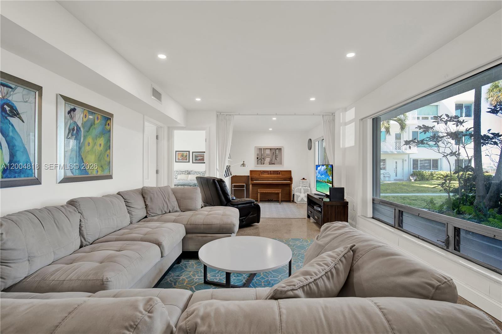 HARBOR ISLAND - Residential Lease