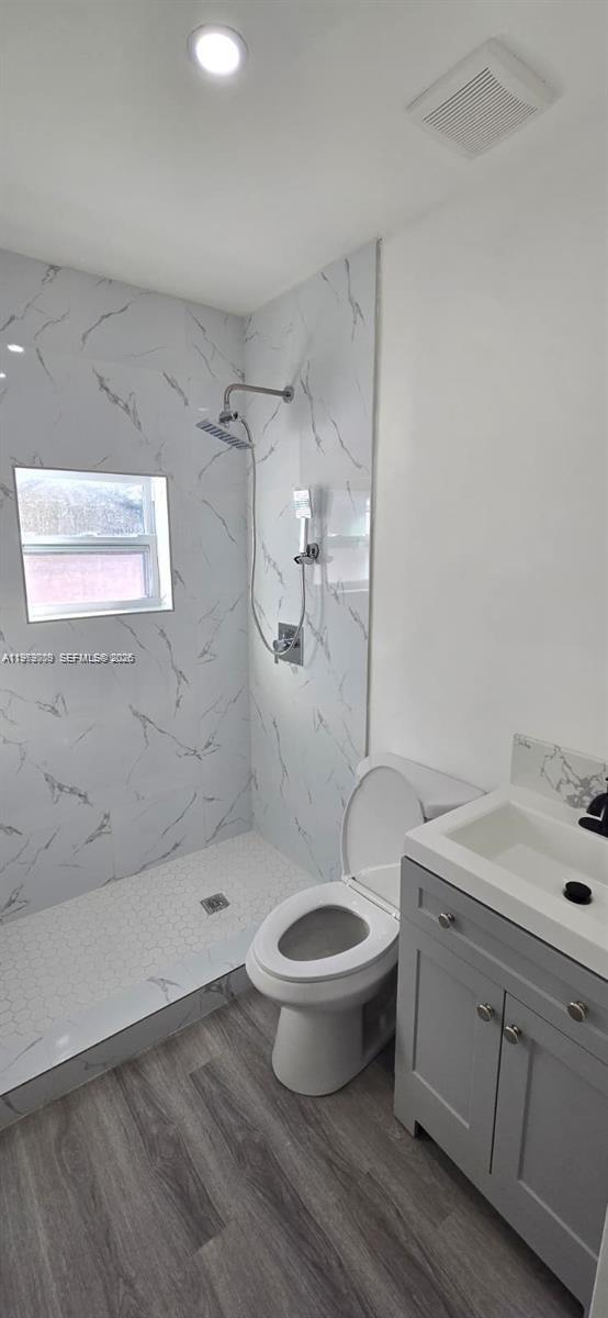 HOLLYWOOD ESTATES - Residential Lease