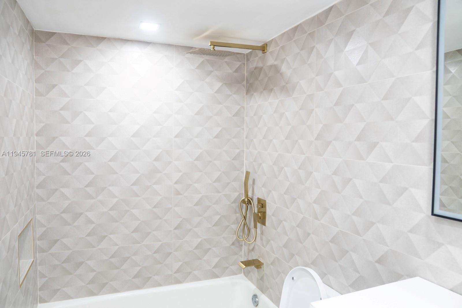 PARKSIDE TOWERS CONDO - Residential