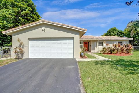 Single Family Residence in Coral Springs FL 4103 75th Ave Ave 2.jpg