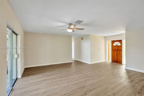 Single Family Residence in Coral Springs FL 4103 75th Ave Ave 4.jpg
