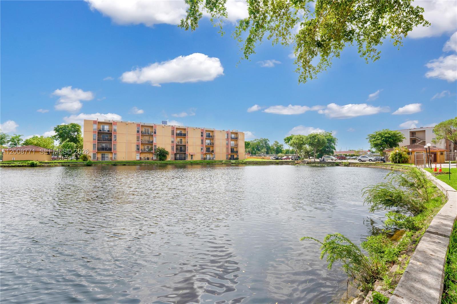 SUNSET VILLAS NO 3 CONDO - Residential