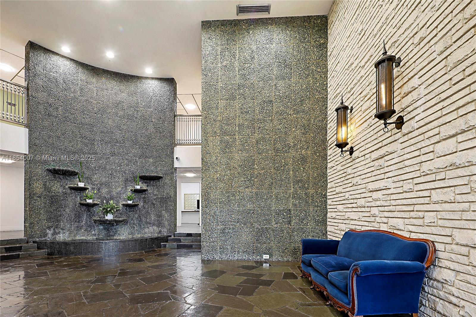 THE SHORES CONDO - Residential