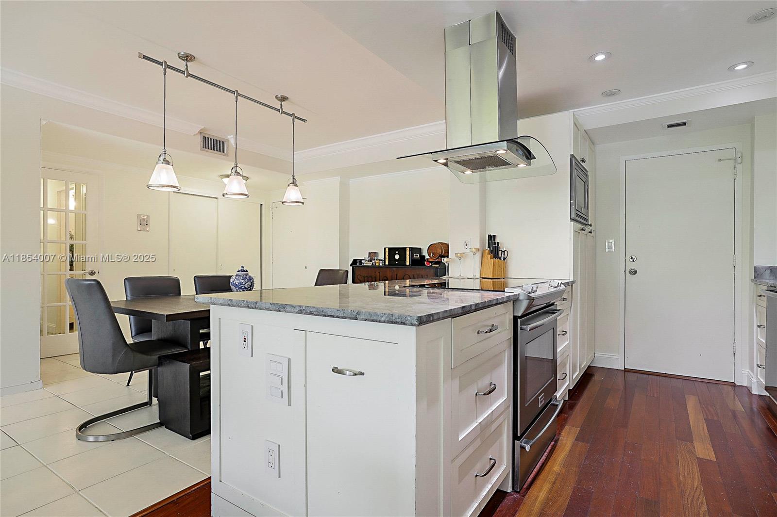 THE SHORES CONDO - Residential