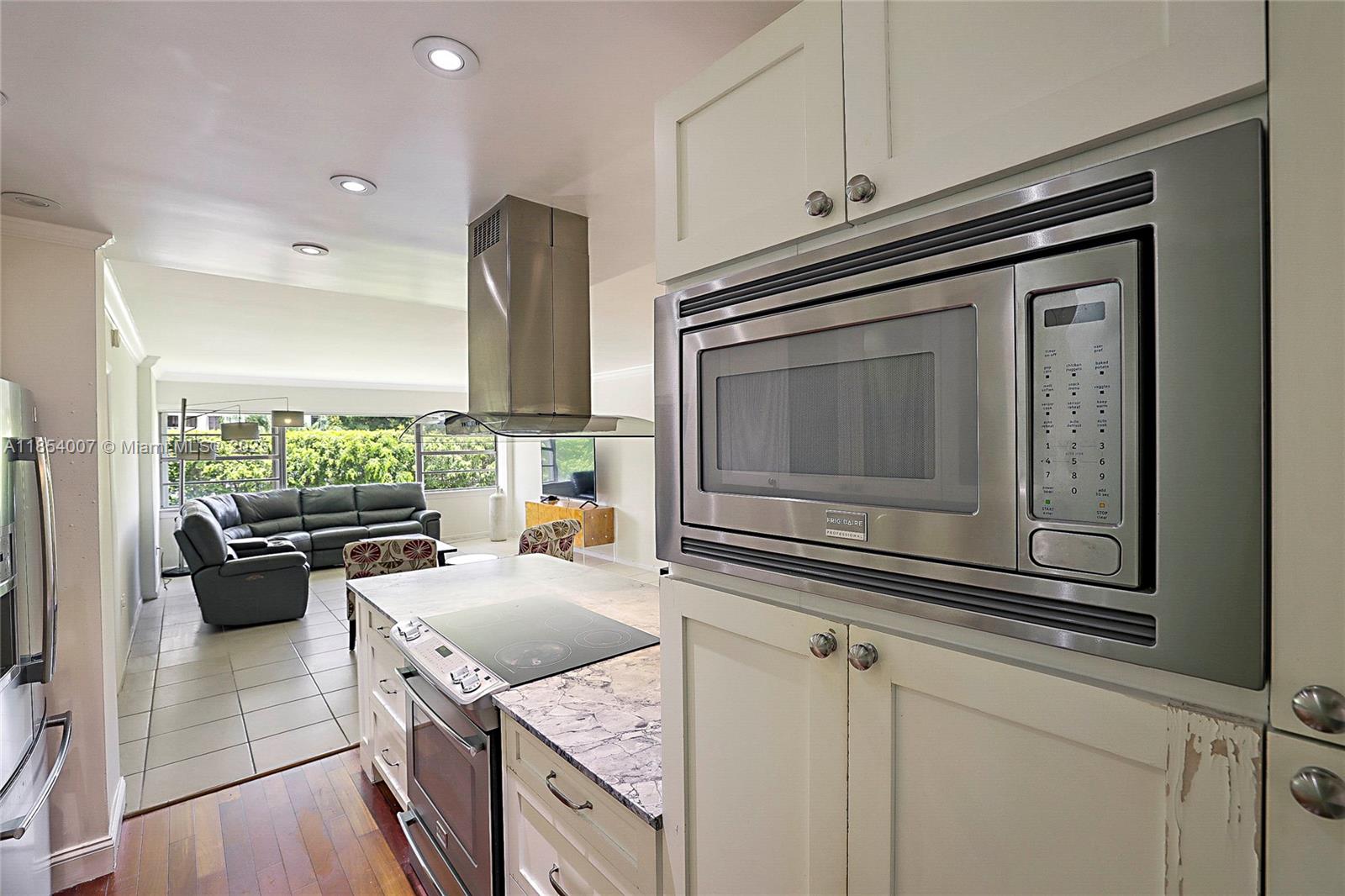 THE SHORES CONDO - Residential