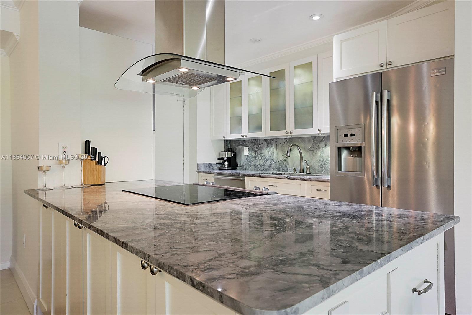 THE SHORES CONDO - Residential