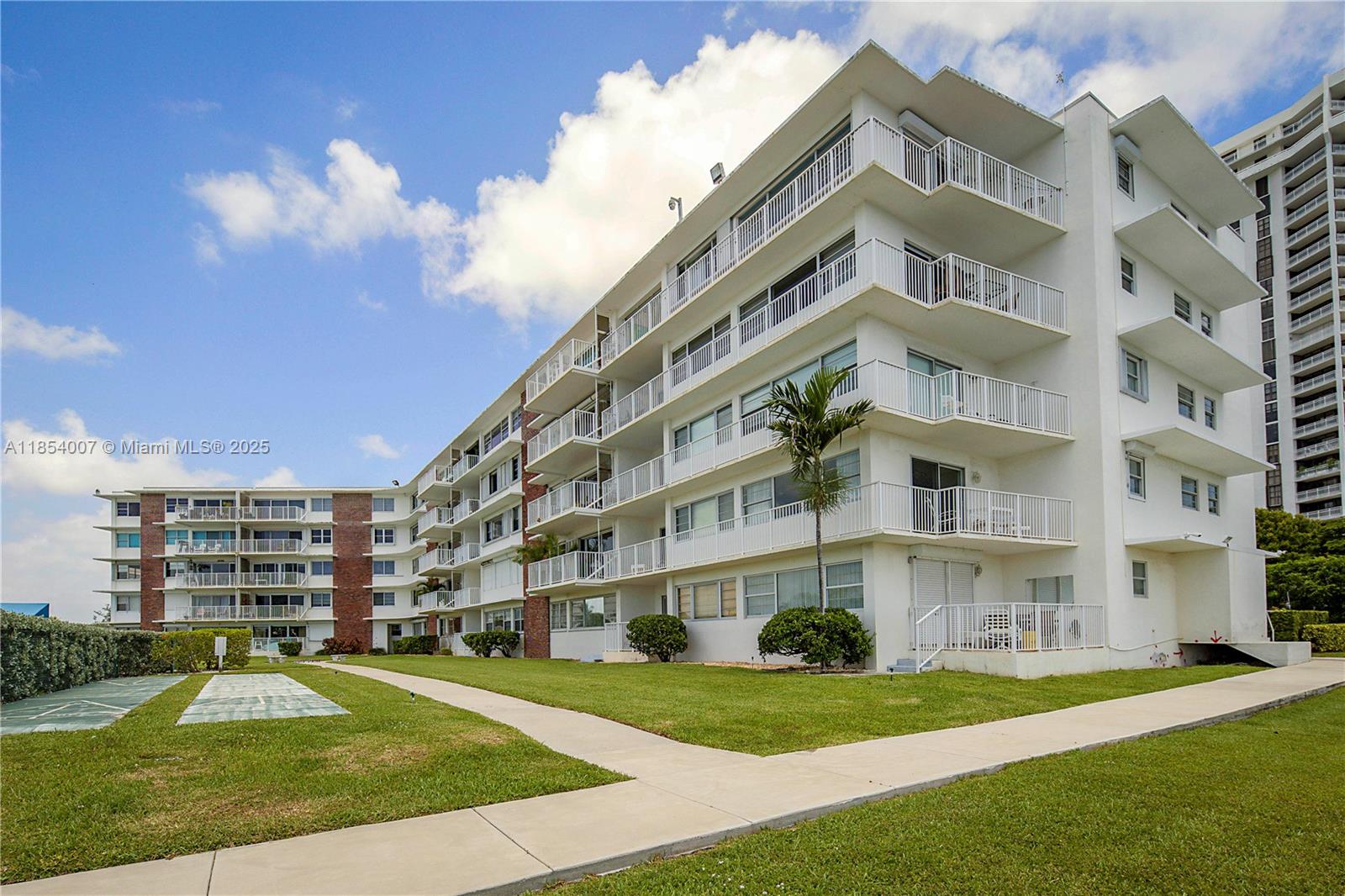 THE SHORES CONDO - Residential