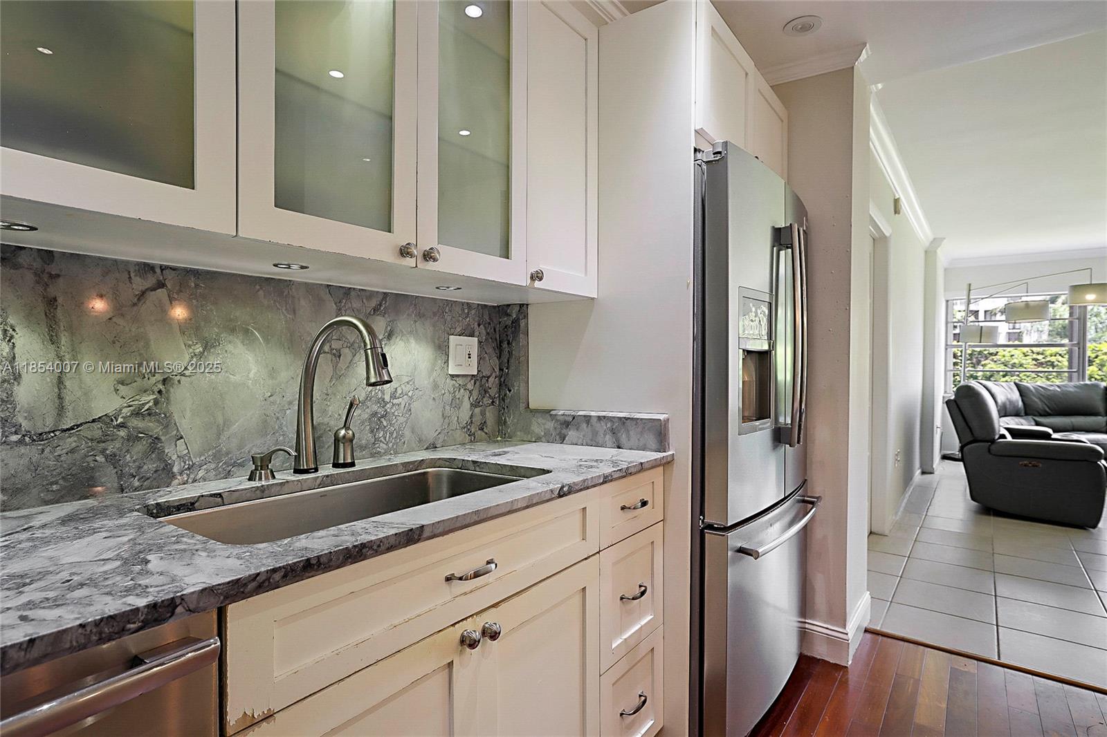 THE SHORES CONDO - Residential