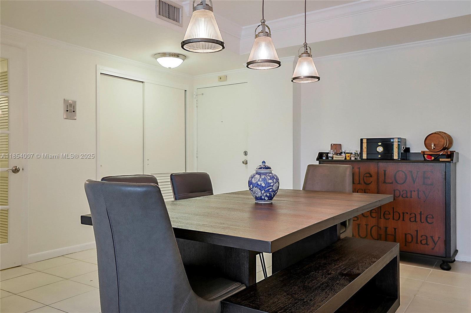 THE SHORES CONDO - Residential