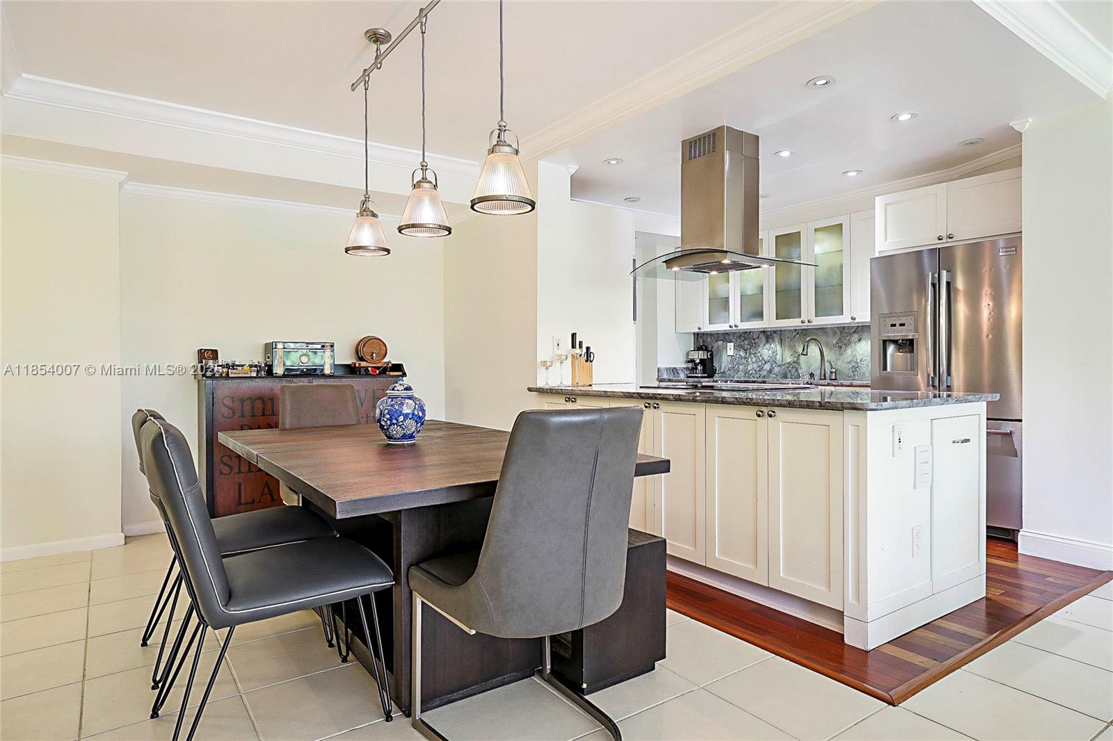 THE SHORES CONDO - Residential