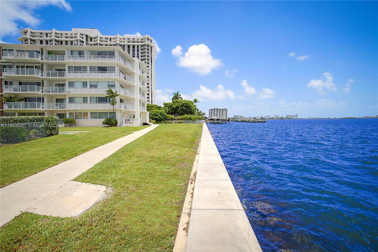 THE SHORES CONDO - Residential