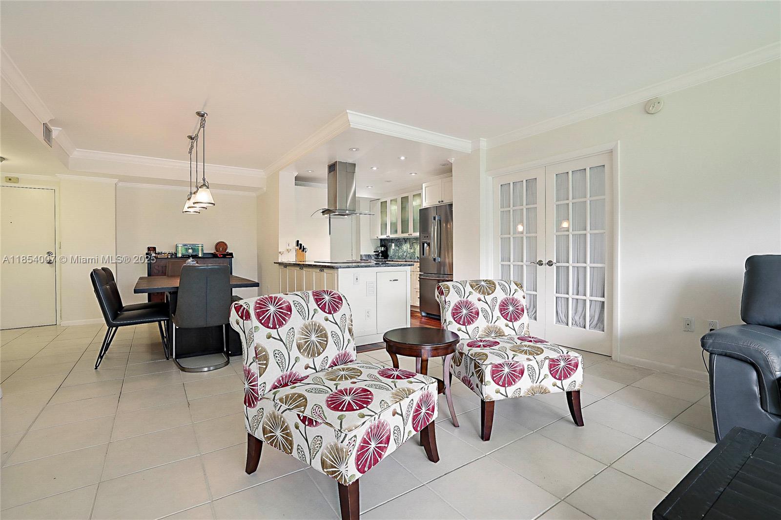 THE SHORES CONDO - Residential