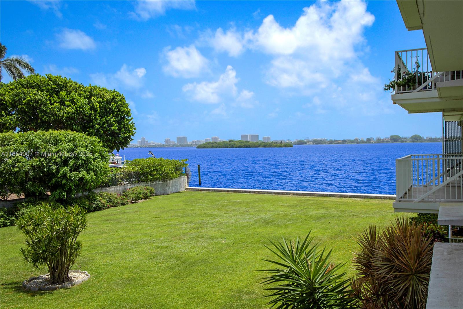 THE SHORES CONDO - Residential