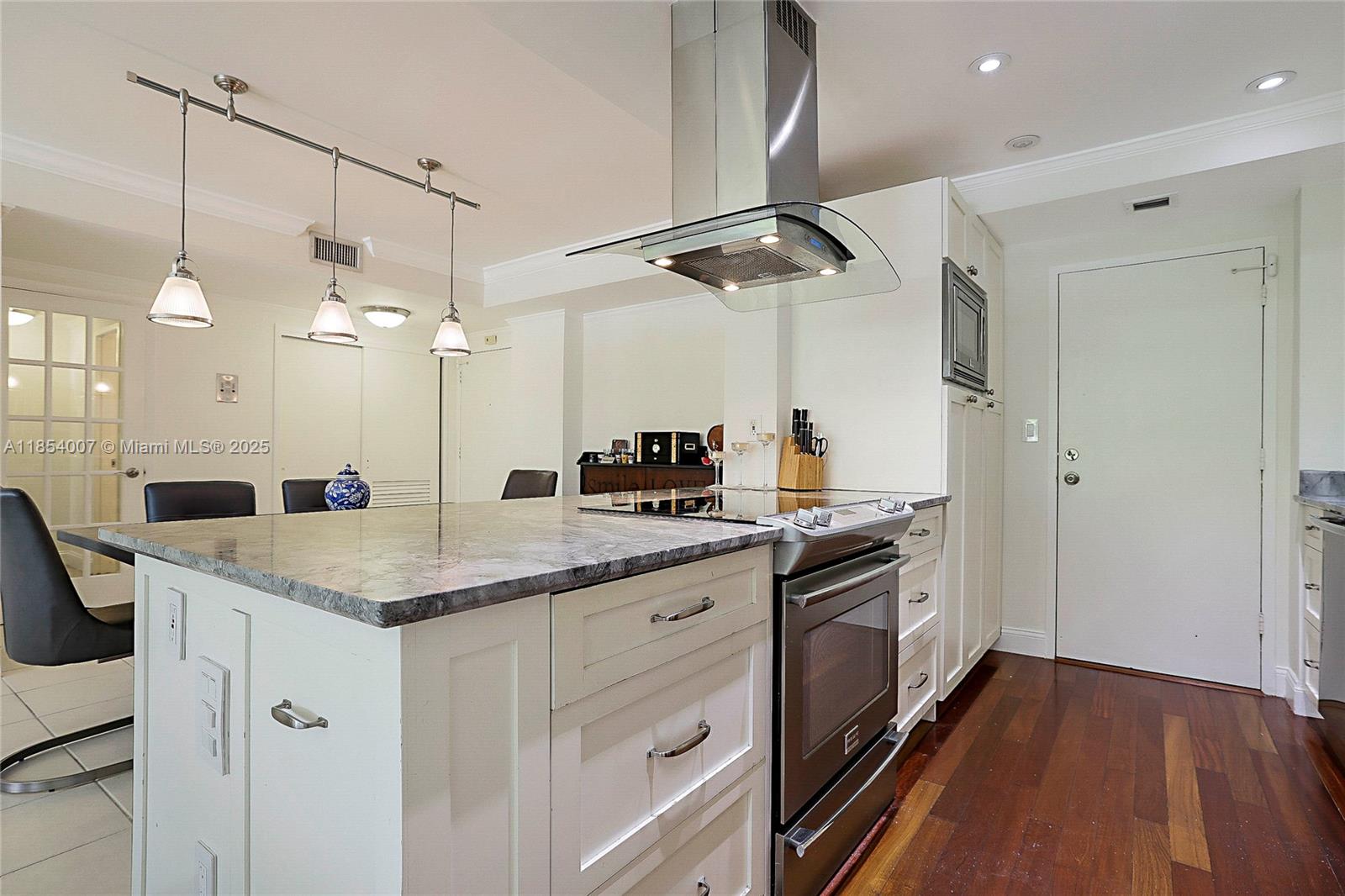 THE SHORES CONDO - Residential