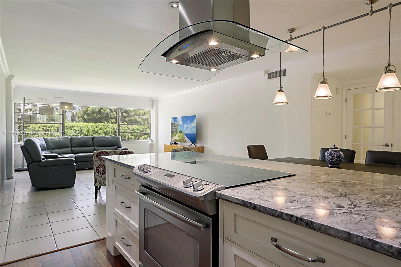 THE SHORES CONDO - Residential