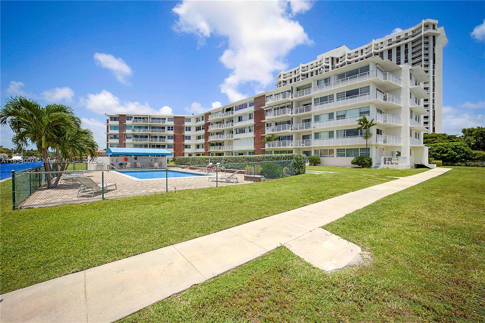 THE SHORES CONDO - Residential