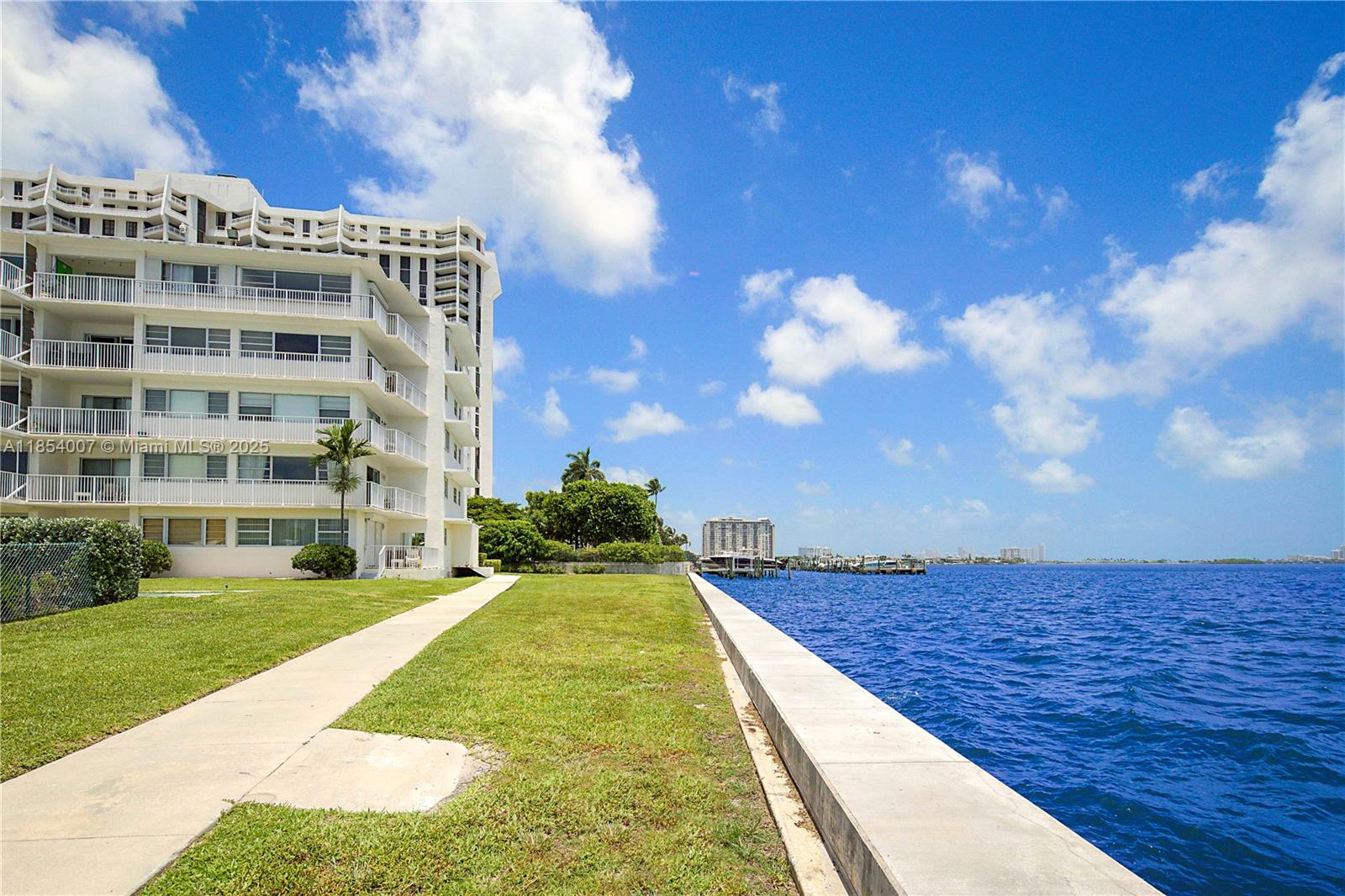 THE SHORES CONDO - Residential