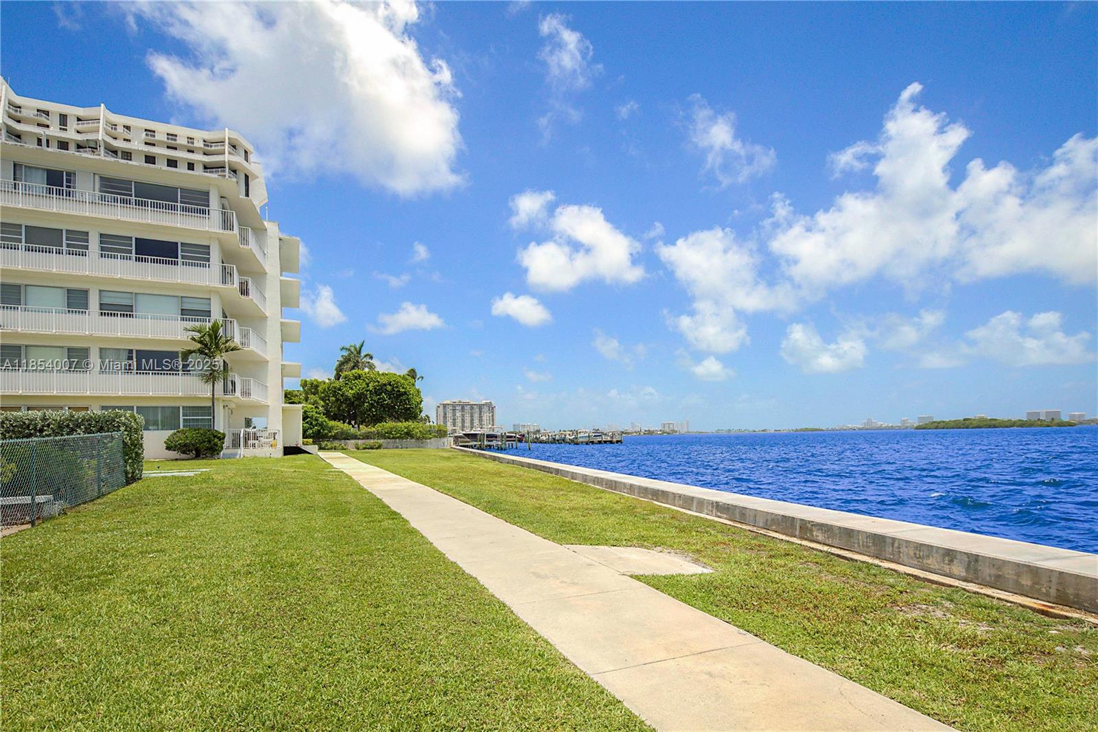 THE SHORES CONDO - Residential