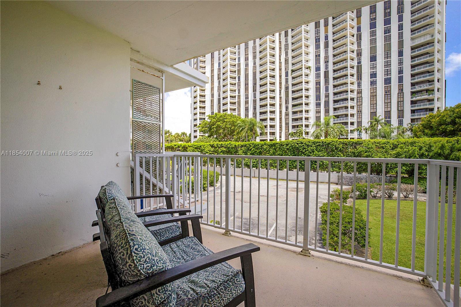 THE SHORES CONDO - Residential