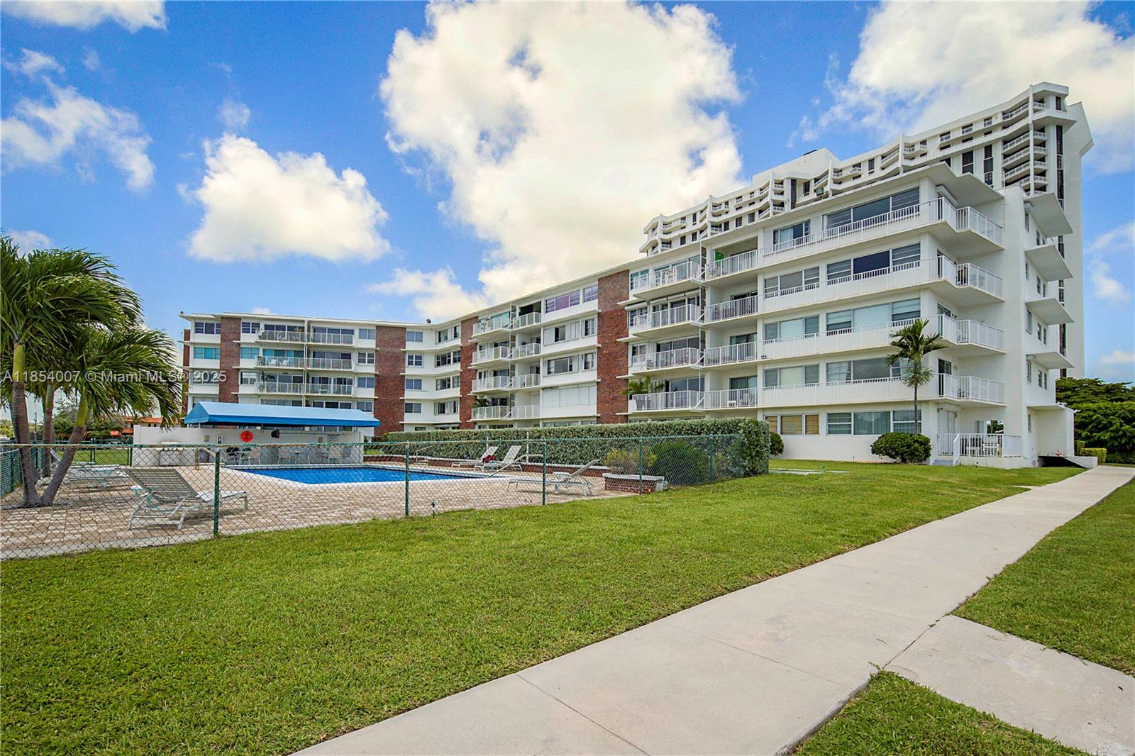 THE SHORES CONDO - Residential