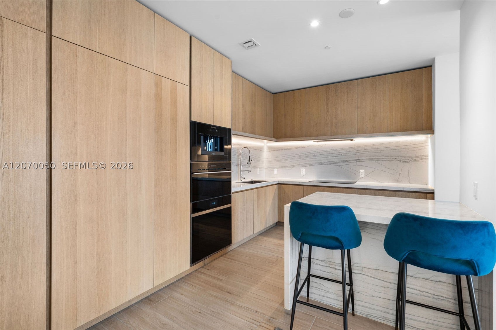 8701 Collins Ave 705