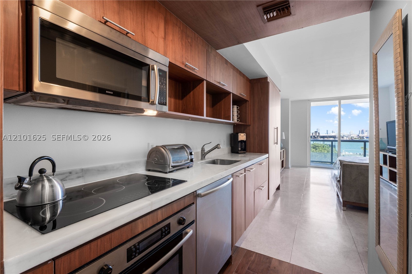 50 Biscayne Blvd 811