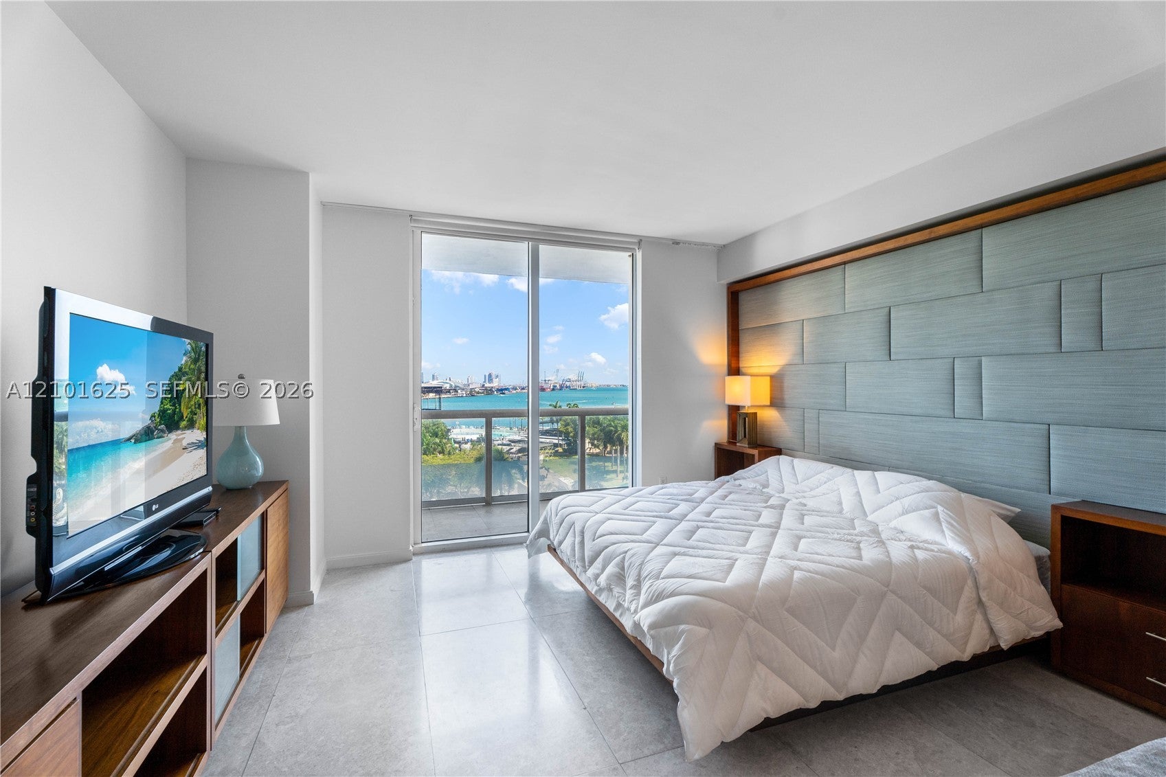 50 Biscayne Blvd 811