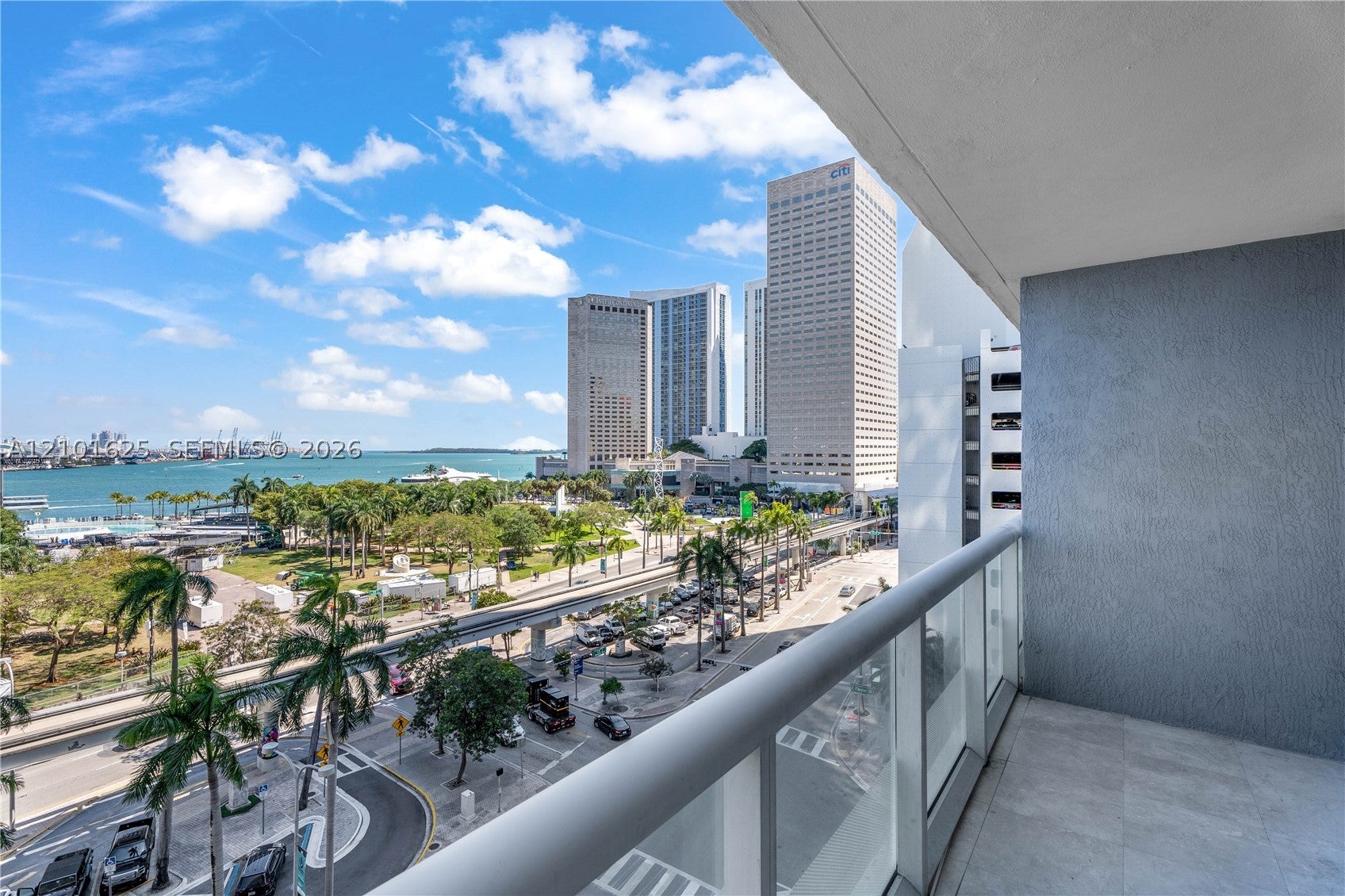 50 Biscayne Blvd 811