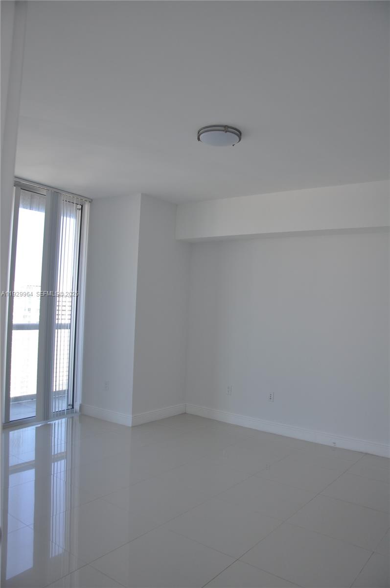 ICONBRICKELL CONDO NO 1 - Residential Lease