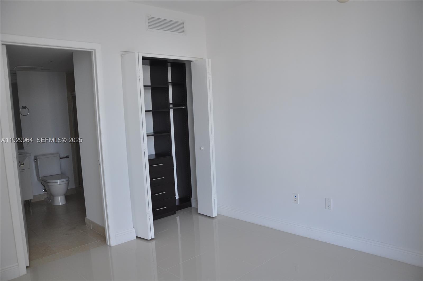 ICONBRICKELL CONDO NO 1 - Residential Lease