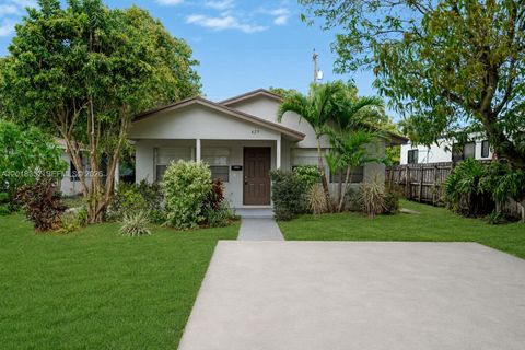 Photo of 429 Avenida Hermosa, West Palm Beach, FL 33405 (MLS # A12018337)