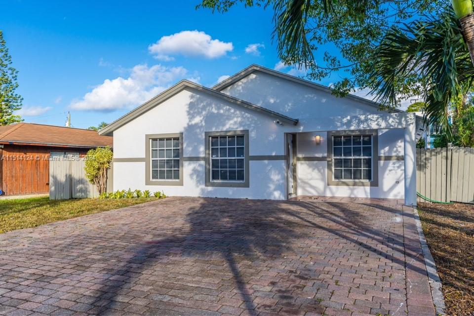 Property for Sale at 3824 Patio Ct Ct, Lake Worth, Palm Beach County, Florida - Bedrooms: 5 
Bathrooms: 4  - $599,999