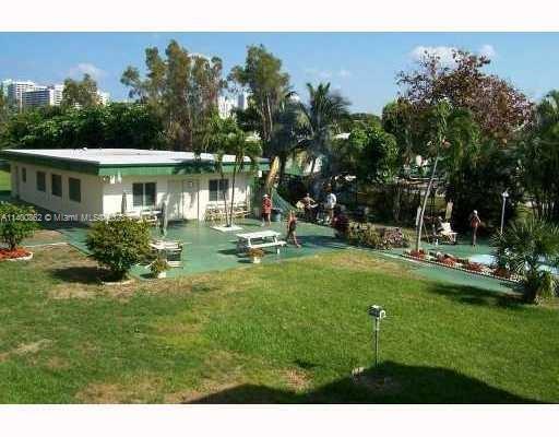 SEVENTEENTH GREEN CONDO - Residential