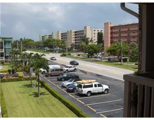 SEVENTEENTH GREEN CONDO - Residential