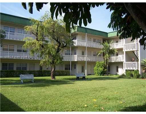 SEVENTEENTH GREEN CONDO - Residential