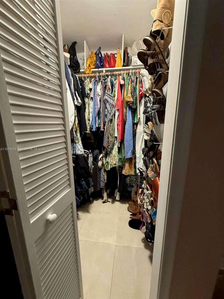 KENDALE LAKES SEC THREE - Residential