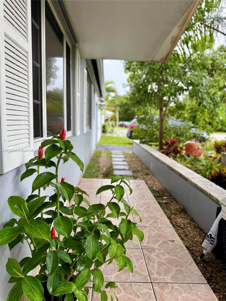 KENDALE LAKES SEC THREE - Residential